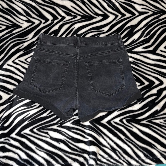 Shorts - Picture 3 of 3